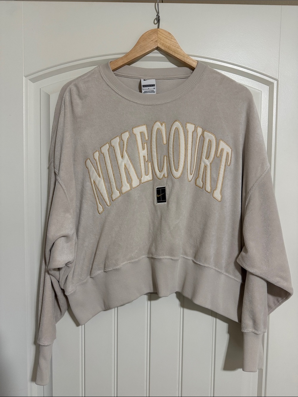 Nike Court Women's Crewneck Sweater in Light Taupe with Cream Lettering